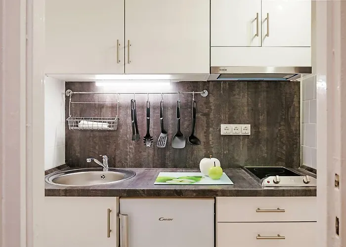 Free Parking, Quiet Design Flat In The Centre