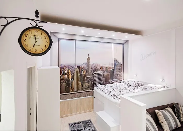 Free Parking, Quiet Design Flat In The Centre